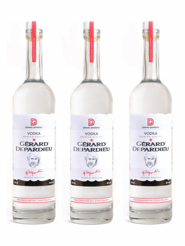 trois bouteilles de Vodka Gérard Depardieu disponibles à la vente sur le site https://vodkadepardieu.fr