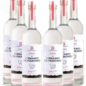 six bouteilles de Vodka Gérard Depardieu disponibles à la vente sur le site https://vodkadepardieu.fr