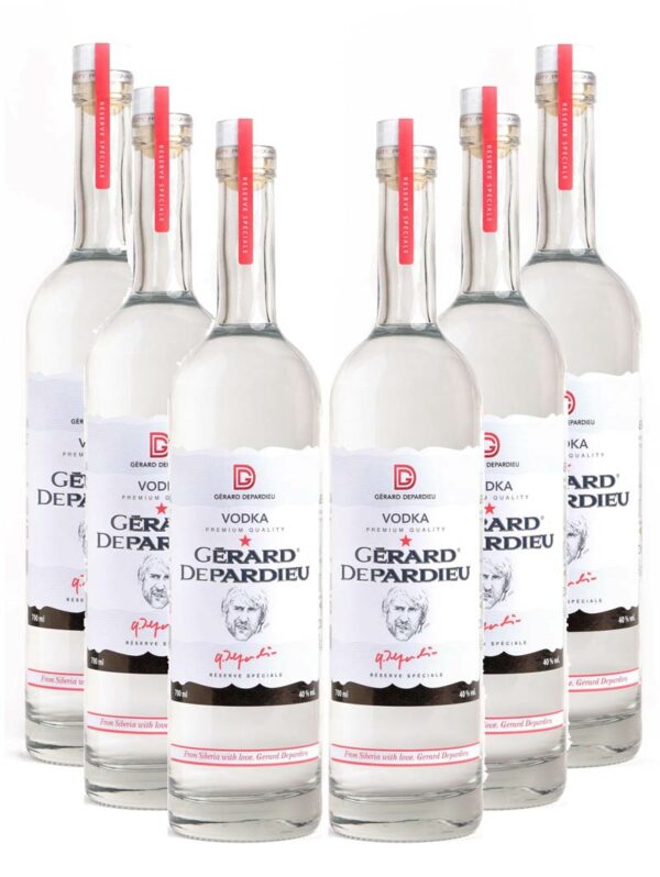 six bouteilles de Vodka Gérard Depardieu disponibles à la vente sur le site https://vodkadepardieu.fr